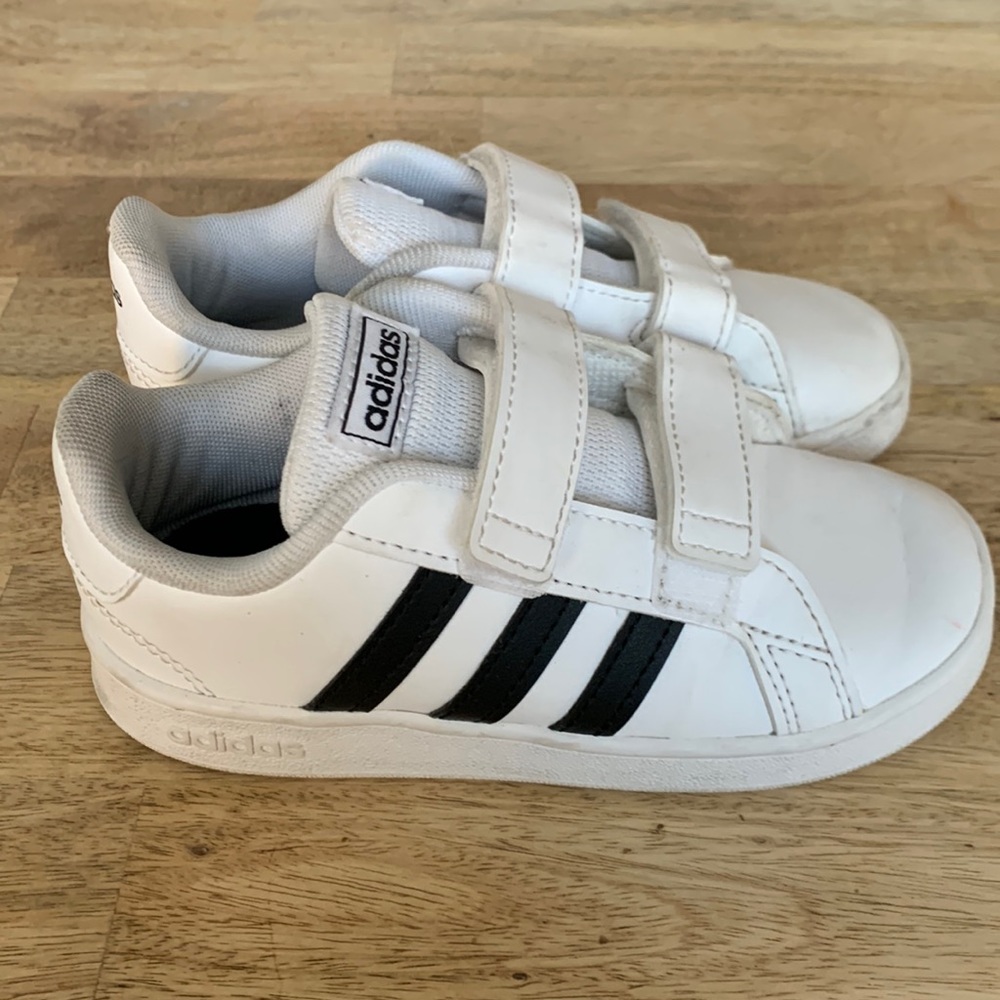 💙 Adidas 10K Grand Court Shoes